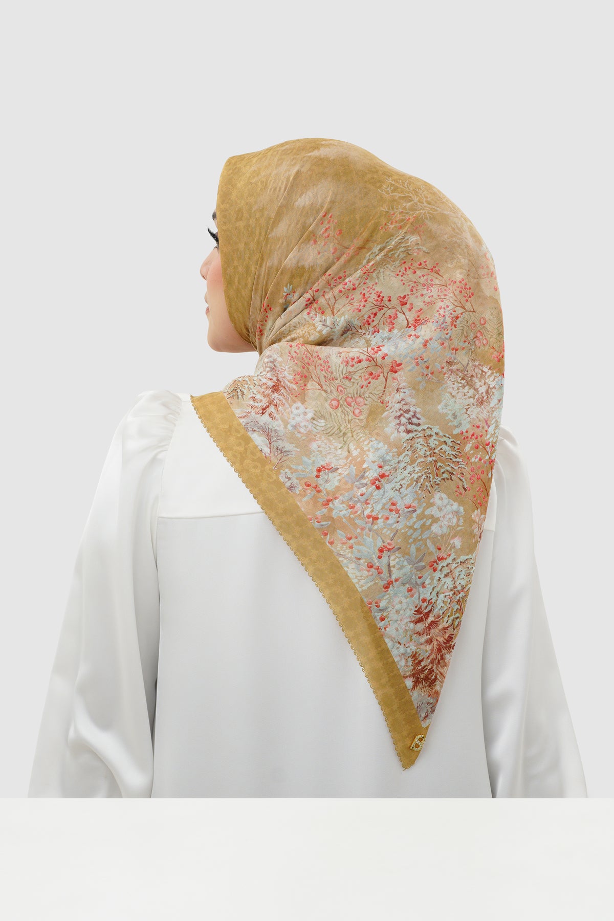 Holiday 3 Voile Square - Chestnut