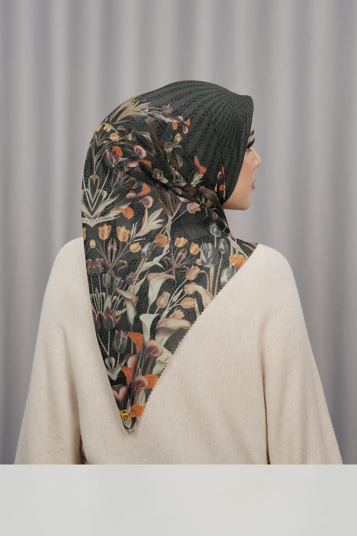 Tulip Voile Square - Crow