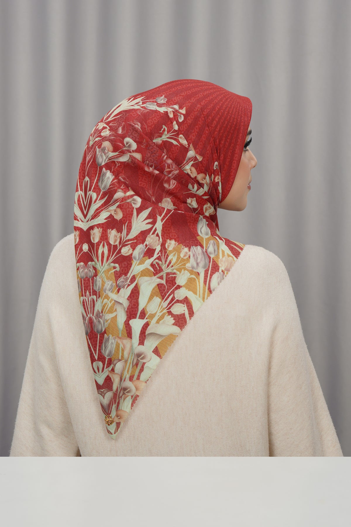 Tulip Satin Square - Cherry
