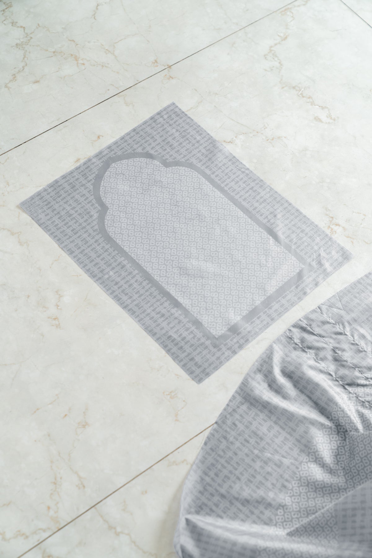 Tapis Abstre Capsule Prayer Robe - Ash