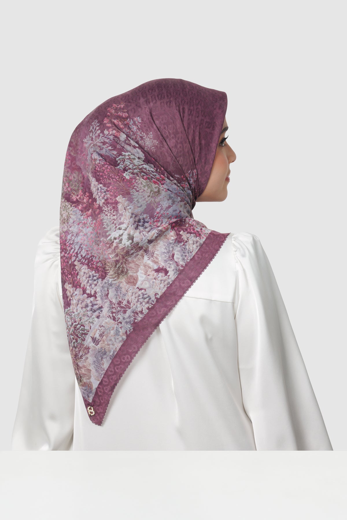 Holiday 3 Voile Square - Cranberry