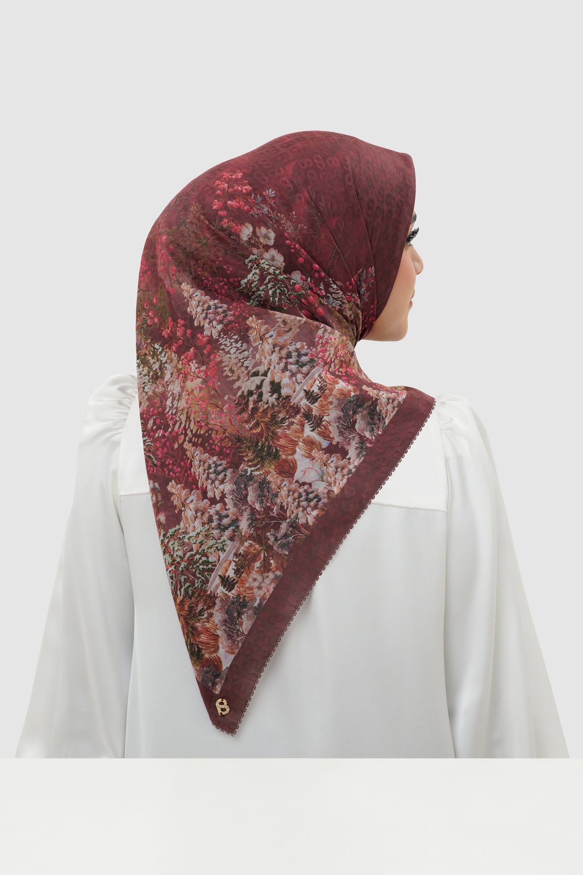 Holiday 3 Voile Square - Crimson