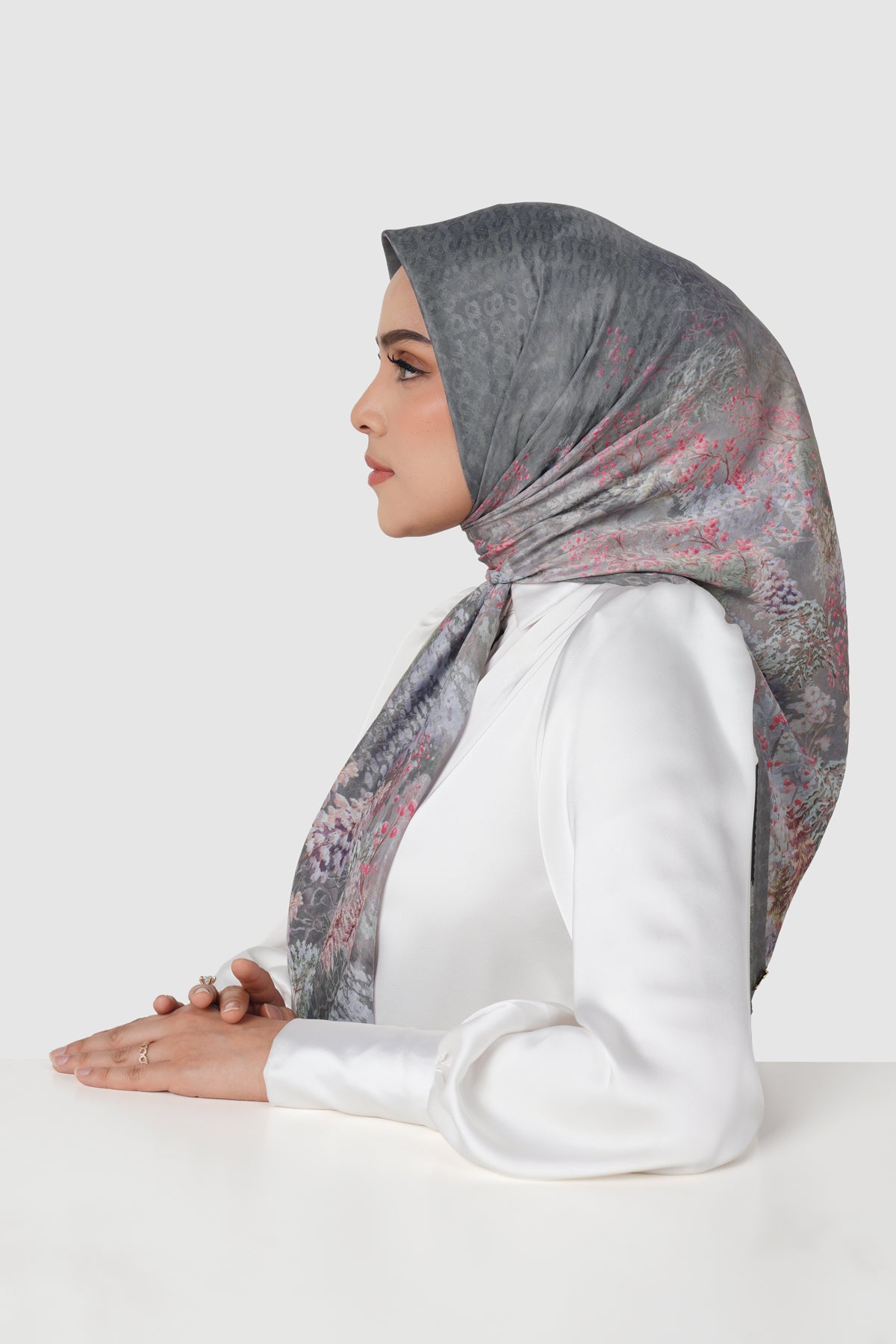 Holiday 3 Voile Square - Fog