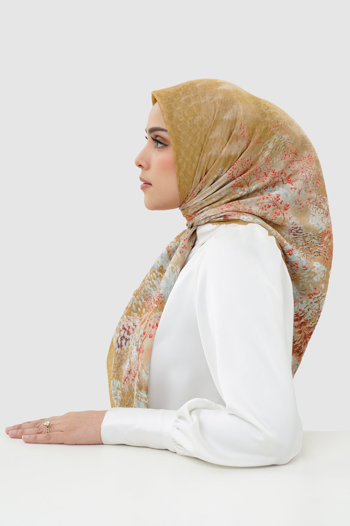 Holiday 3 Voile Square - Chestnut