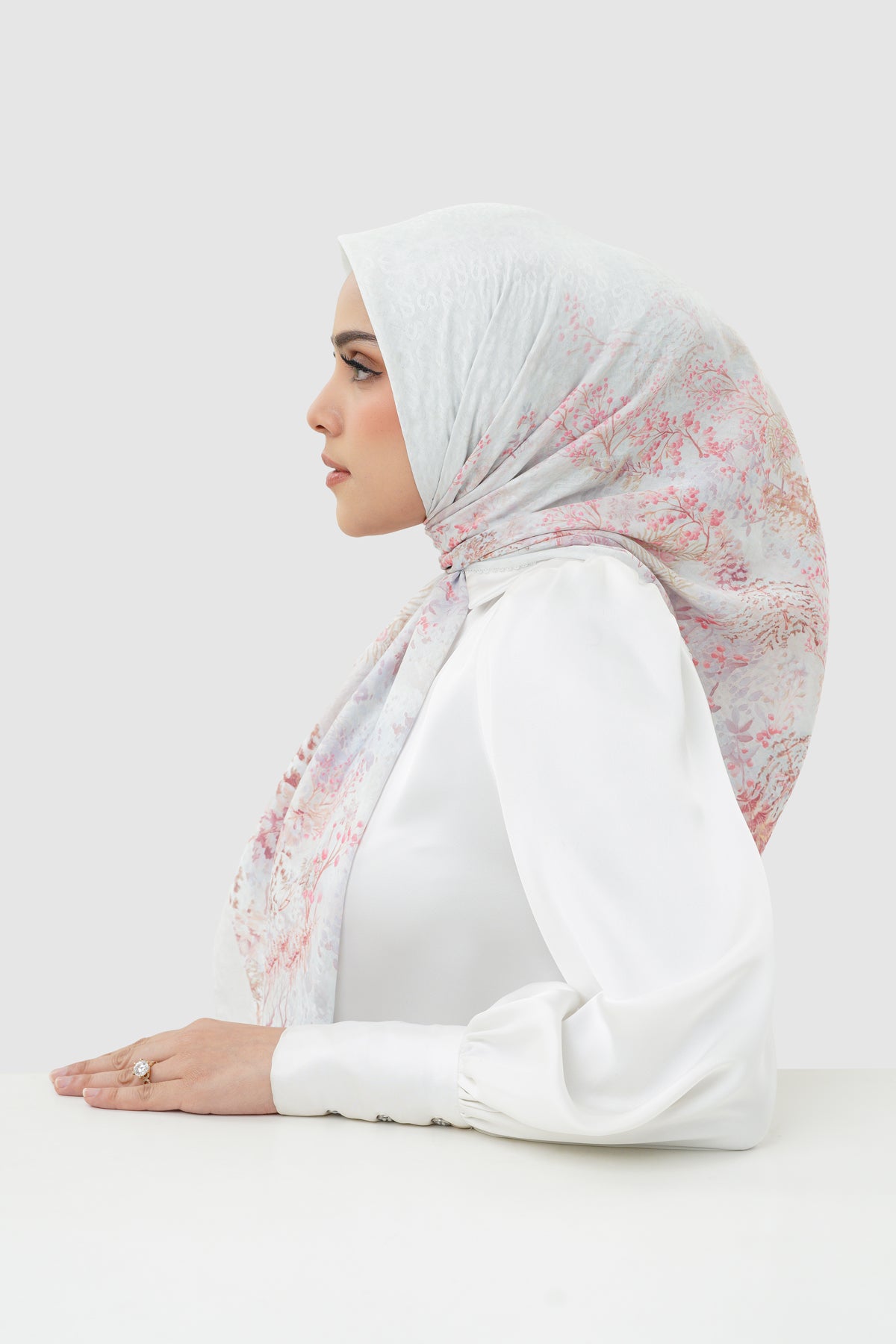 Holiday 3 Voile Square - Cashmere