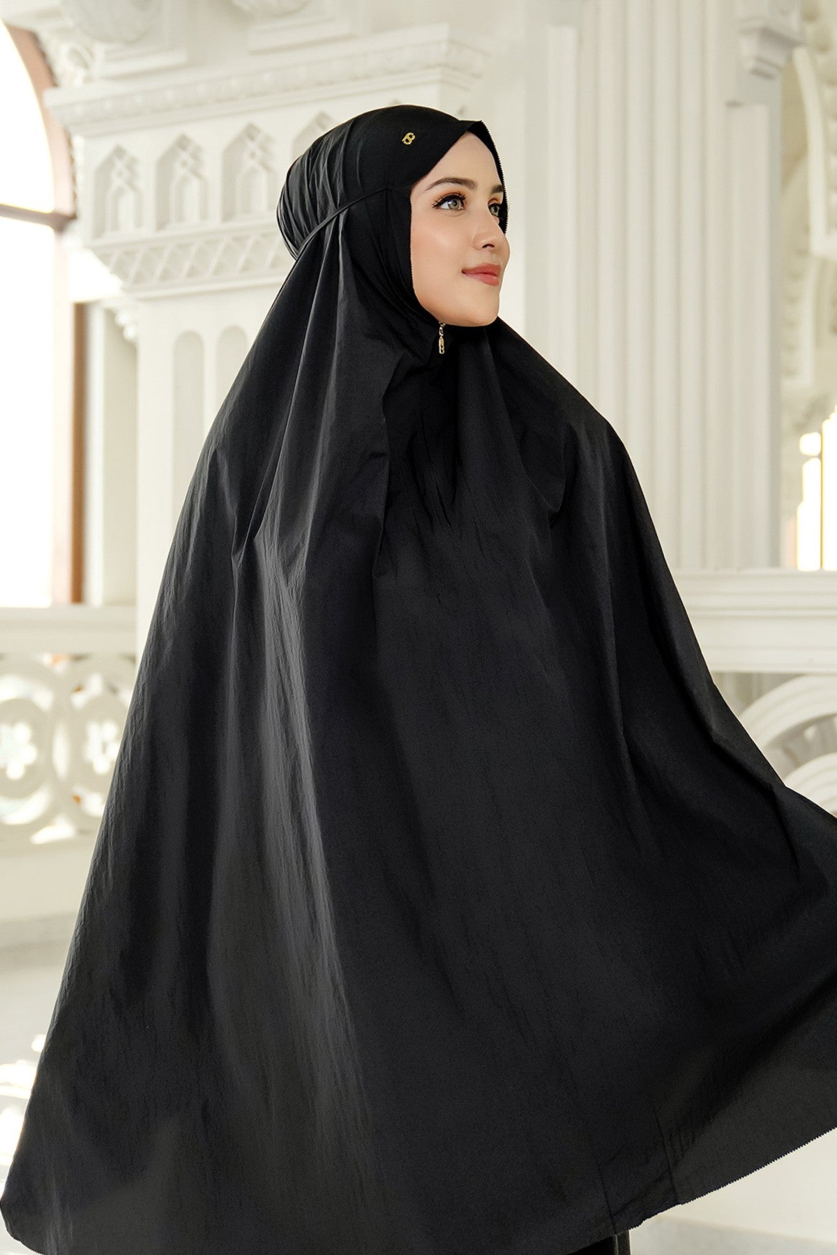 Capsule Prayer Robe - Black