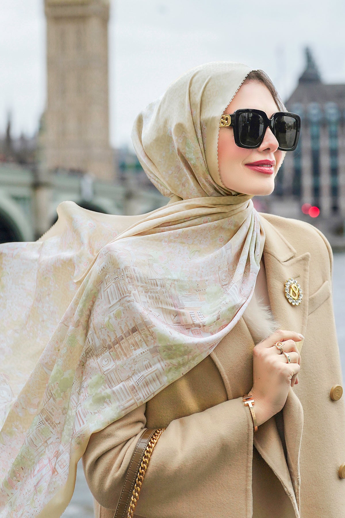 British 2.0 Satin Shawl - Big Ben