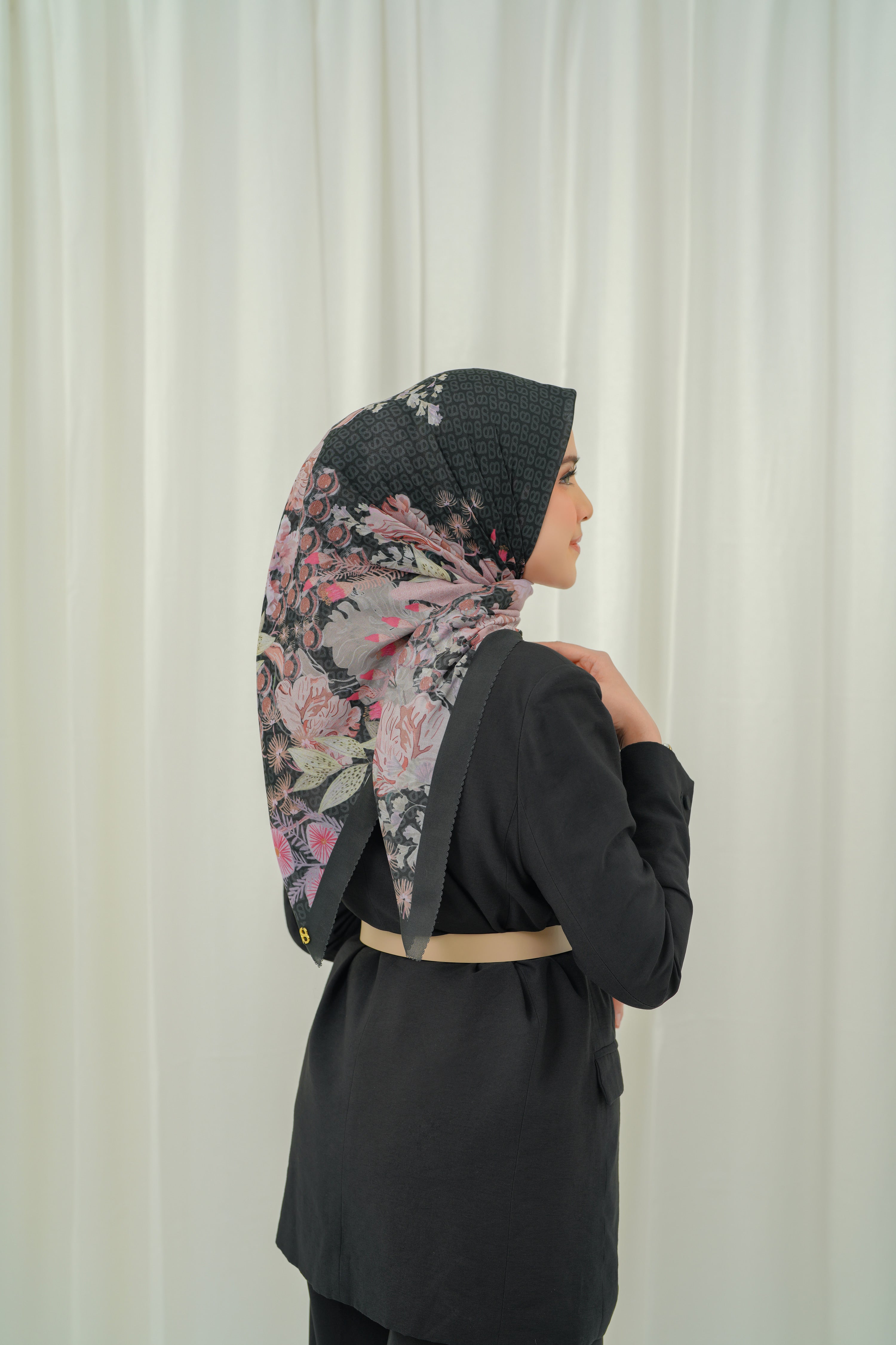 The Gardenia Square - Black Dahlia – Buttonscarves Malaysia