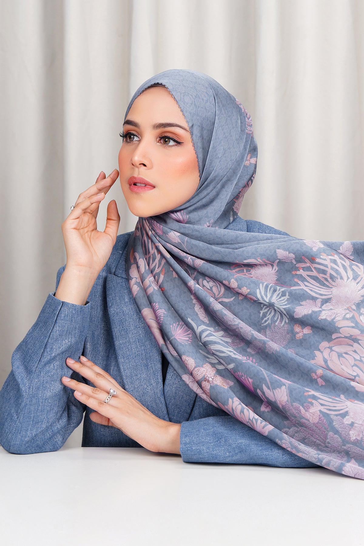 Hermosa Satin Shawl - Bleuet