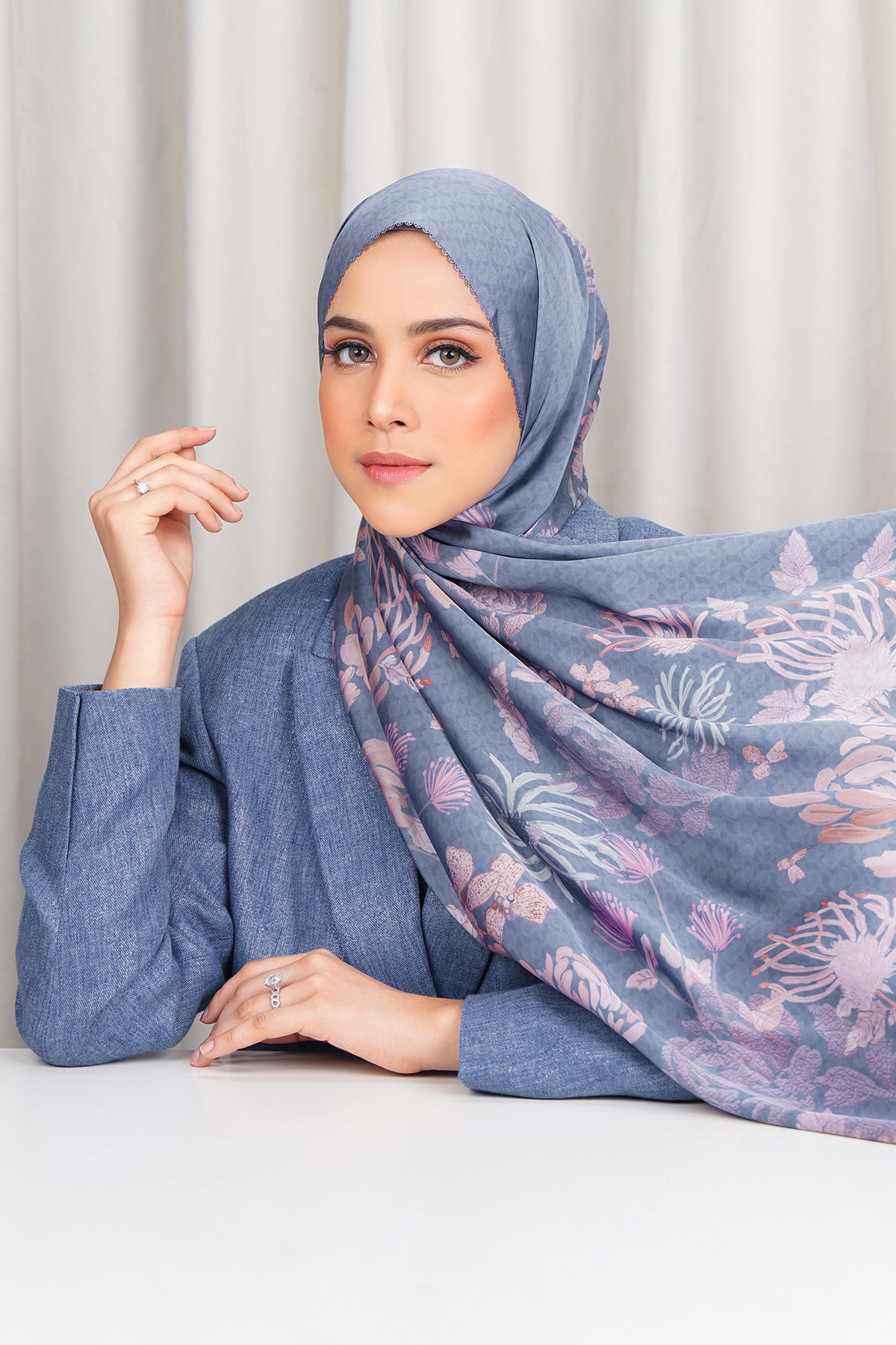 Hermosa Satin Shawl - Bleuet