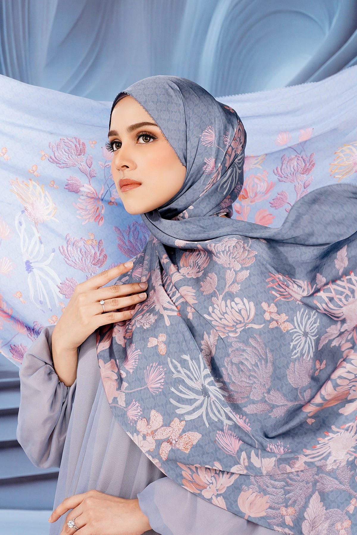 Hermosa Satin Shawl - Bleuet