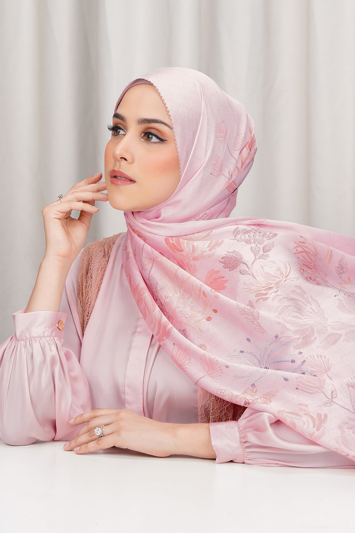 Hermosa Satin Shawl - Sakura