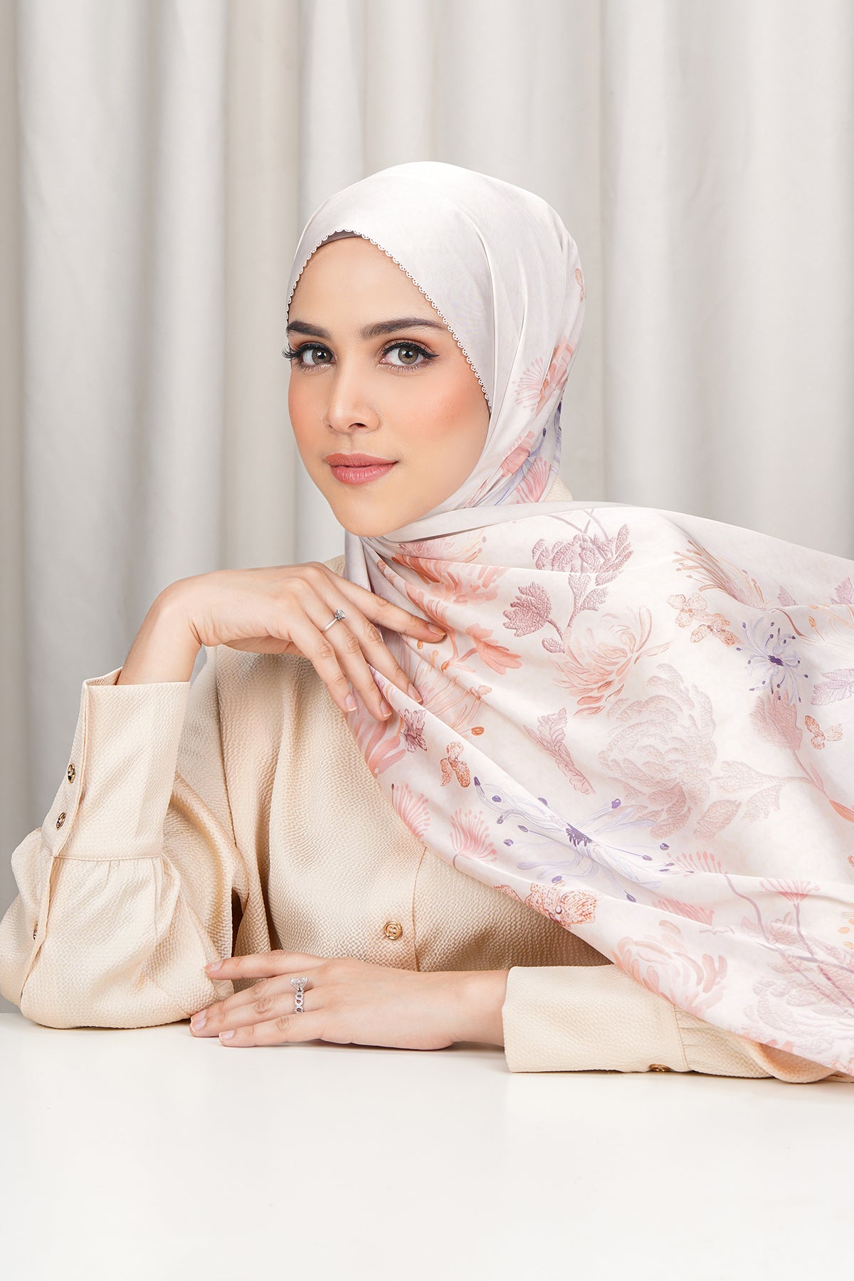 Hermosa Satin Shawl - Tuberose