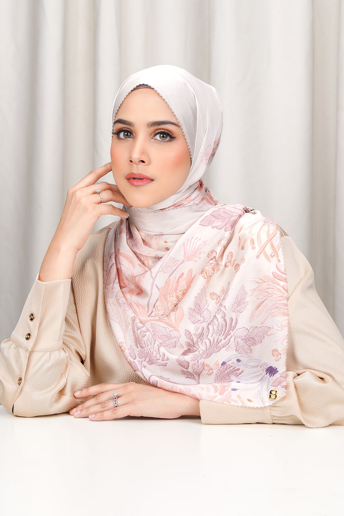 Hermosa Satin Shawl - Tuberose