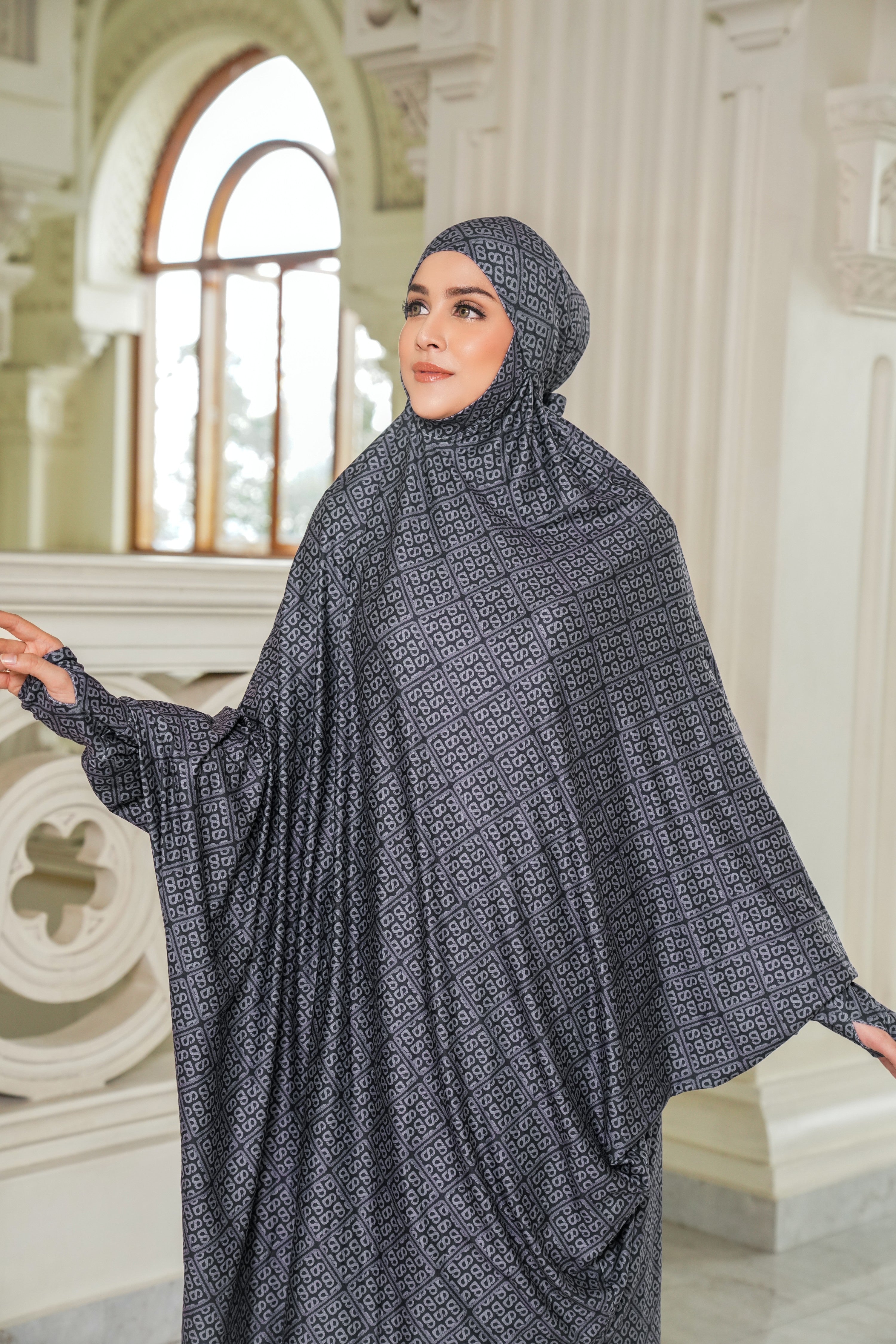 9262638891320-Lacorde Prayer Robe - Black