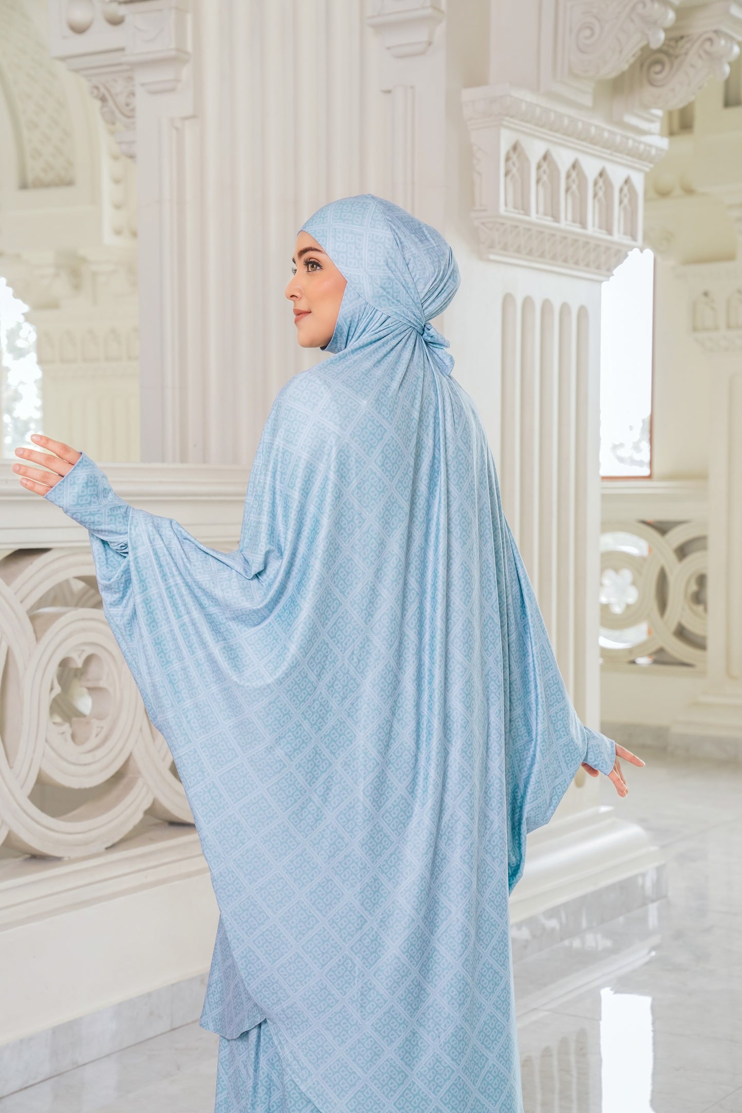 Lacorde Prayer Robe - Blue