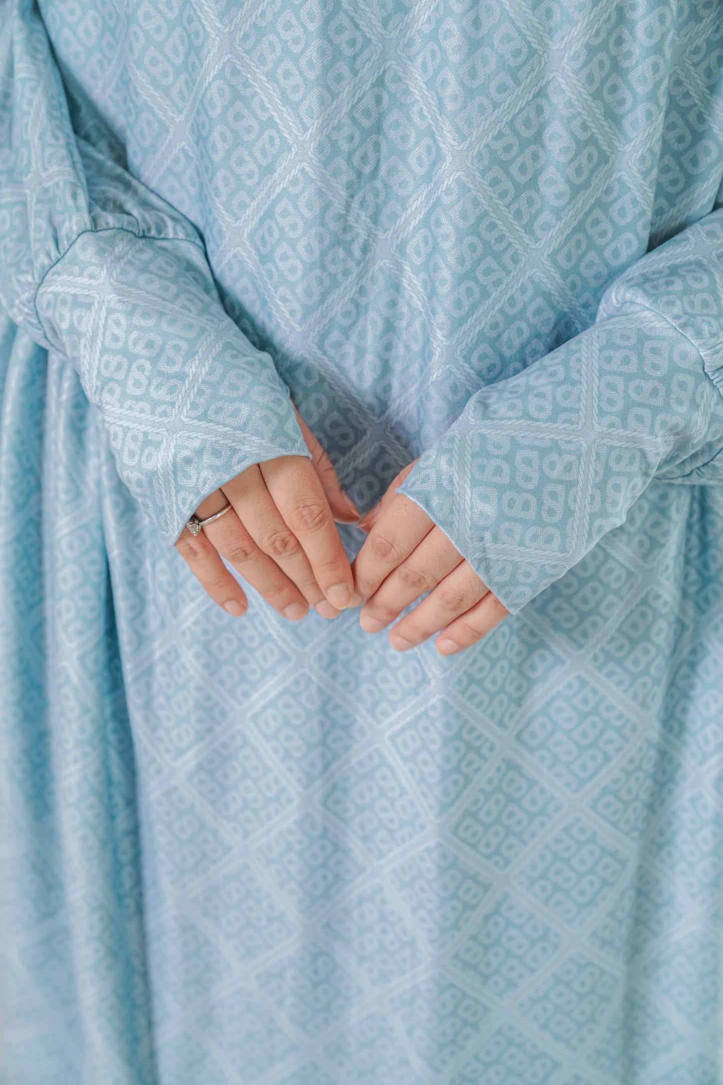 Lacorde Prayer Robe - Blue