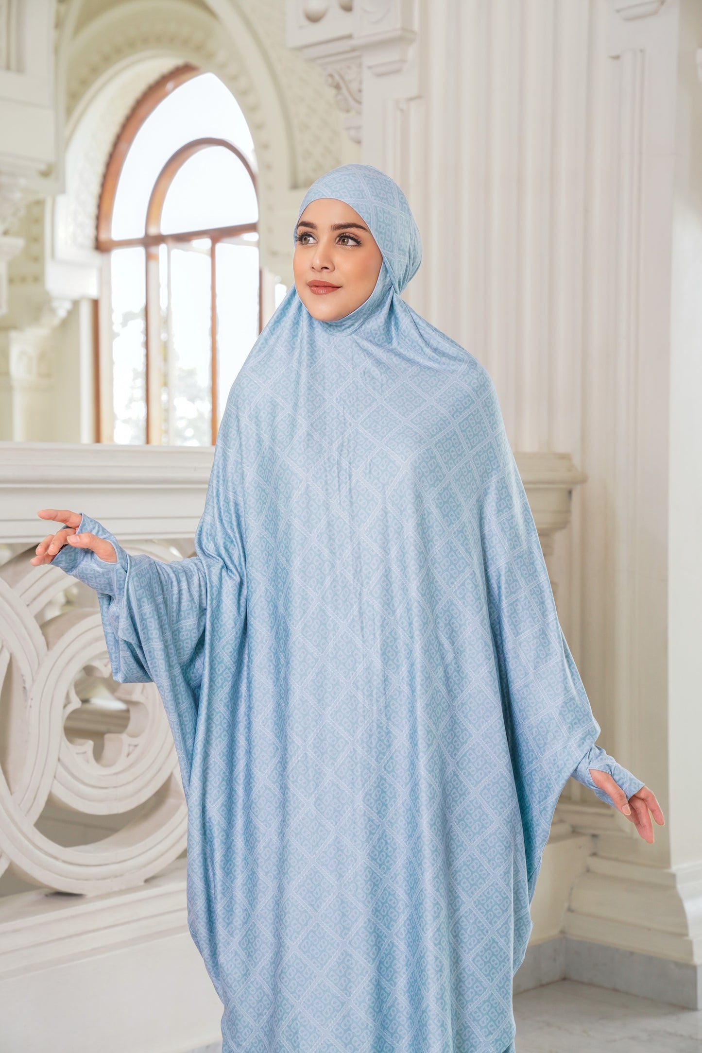 Lacorde Prayer Robe - Blue