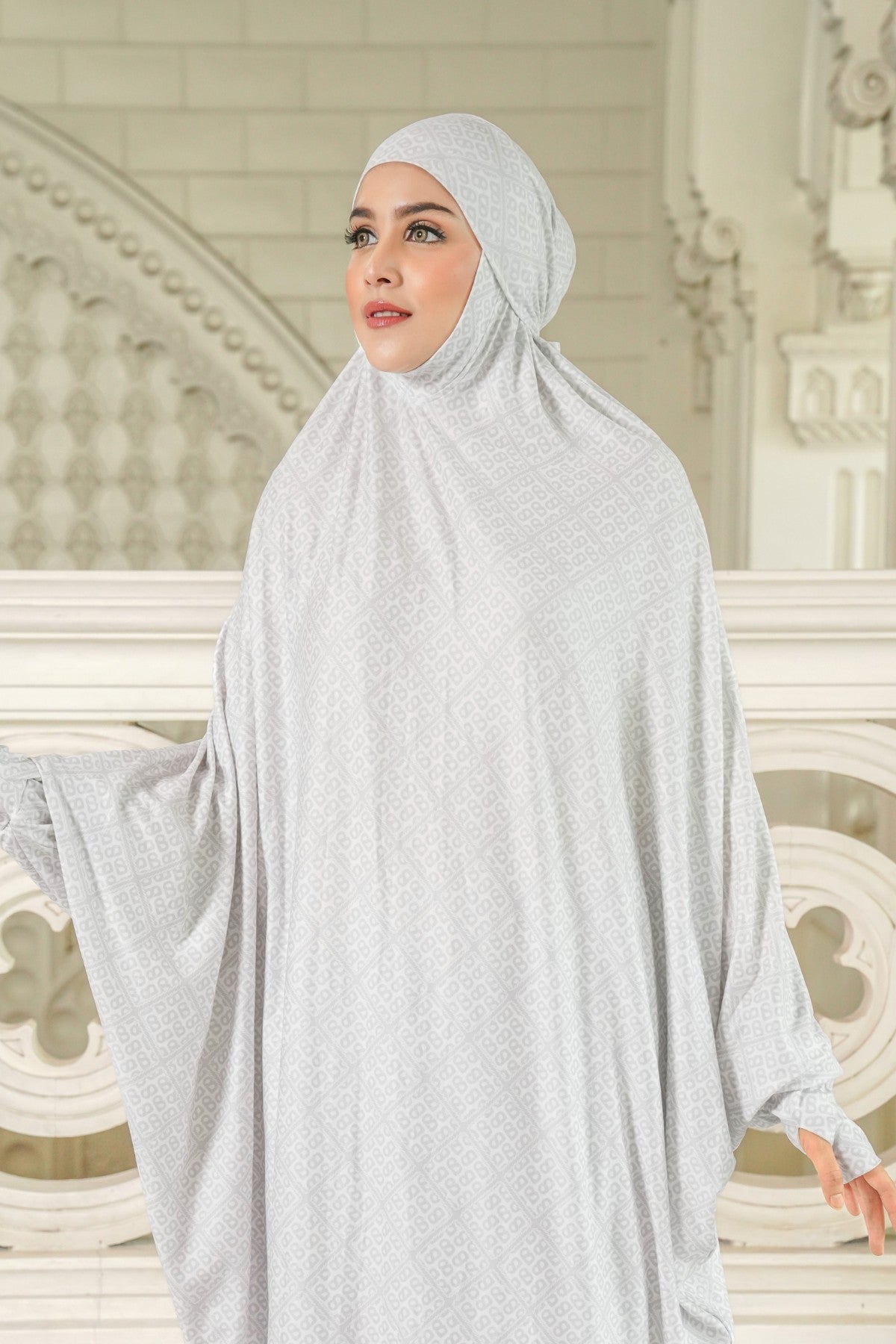 9262946419000-Lacorde Prayer Robe - White