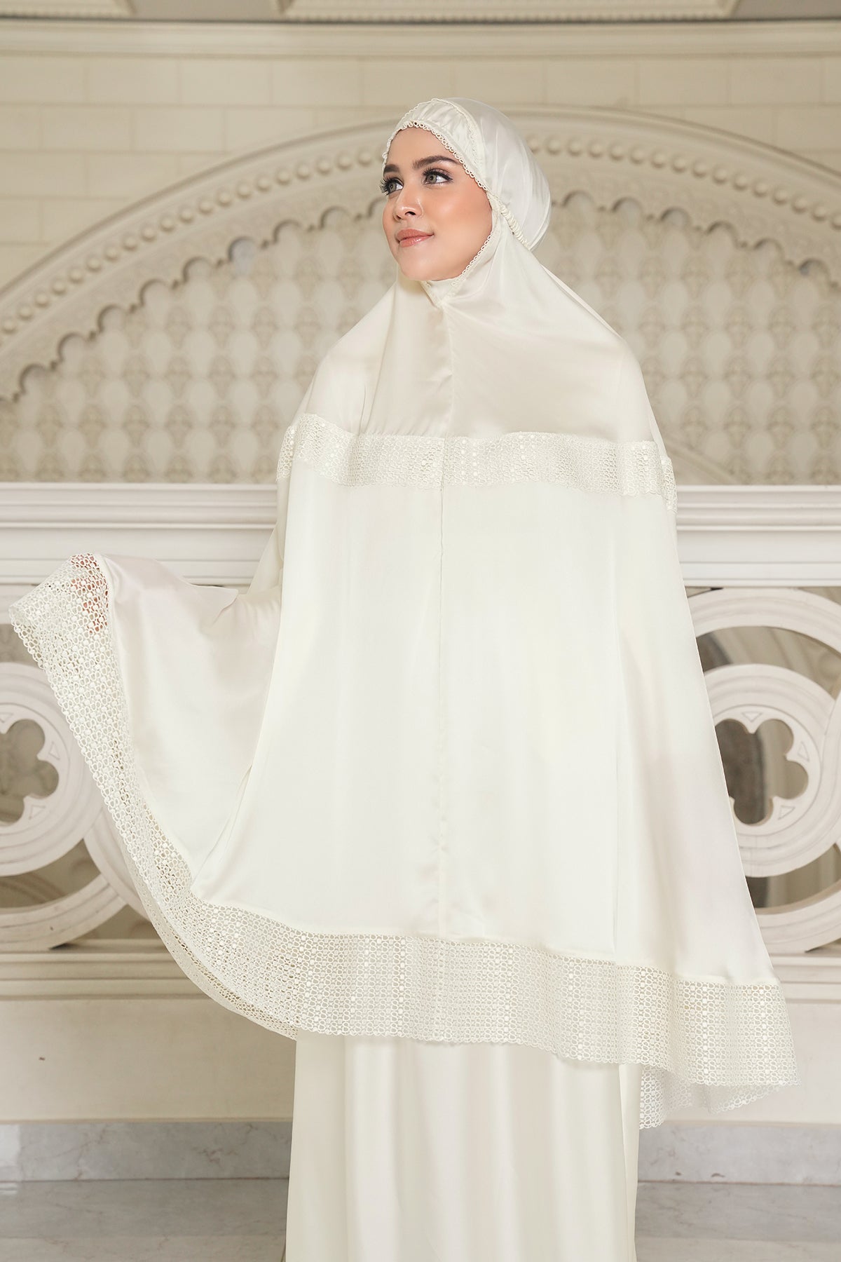 9122347581752-Lavish Prayer Robe - Cream