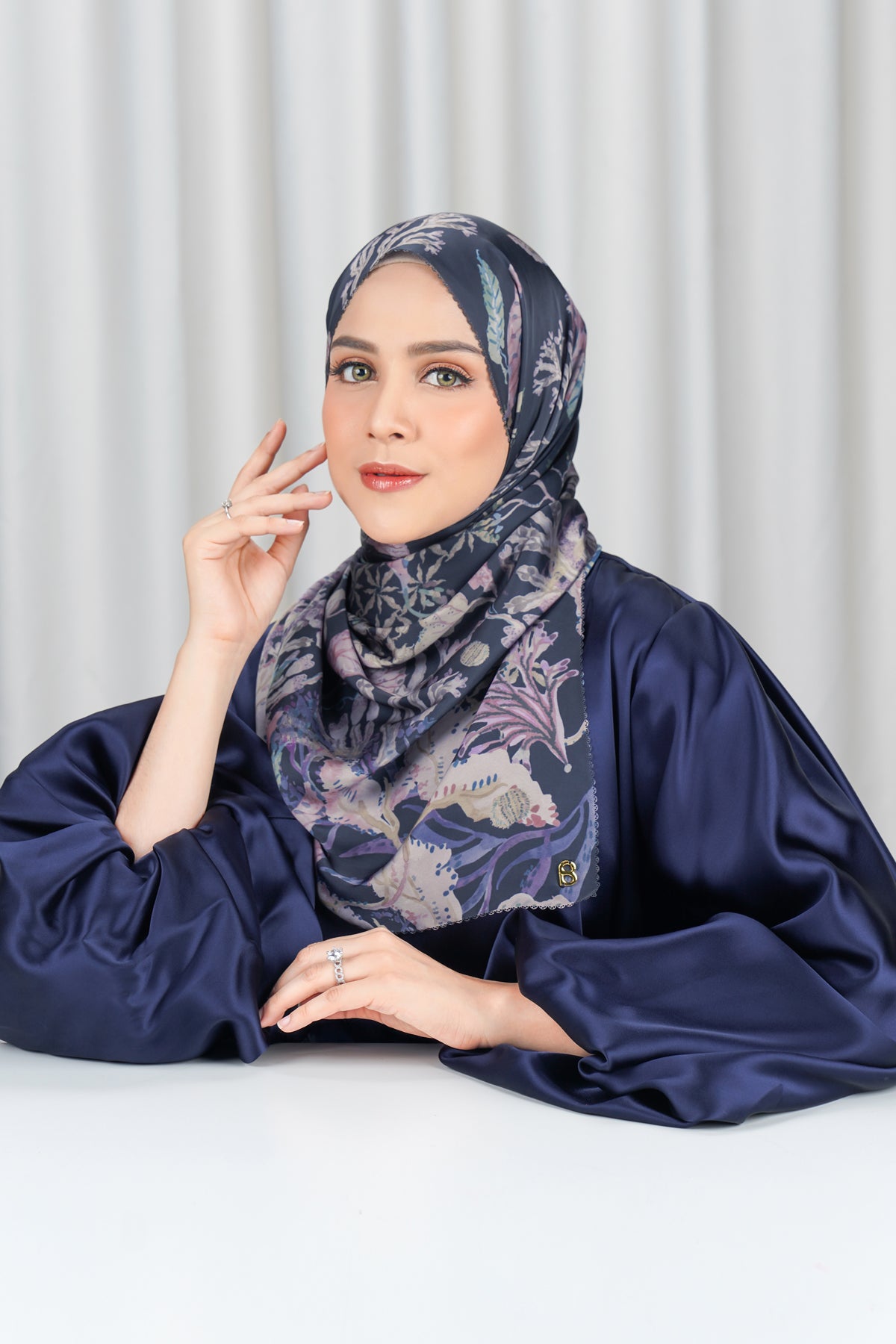 Misool Satin Shawl - Sea Slug