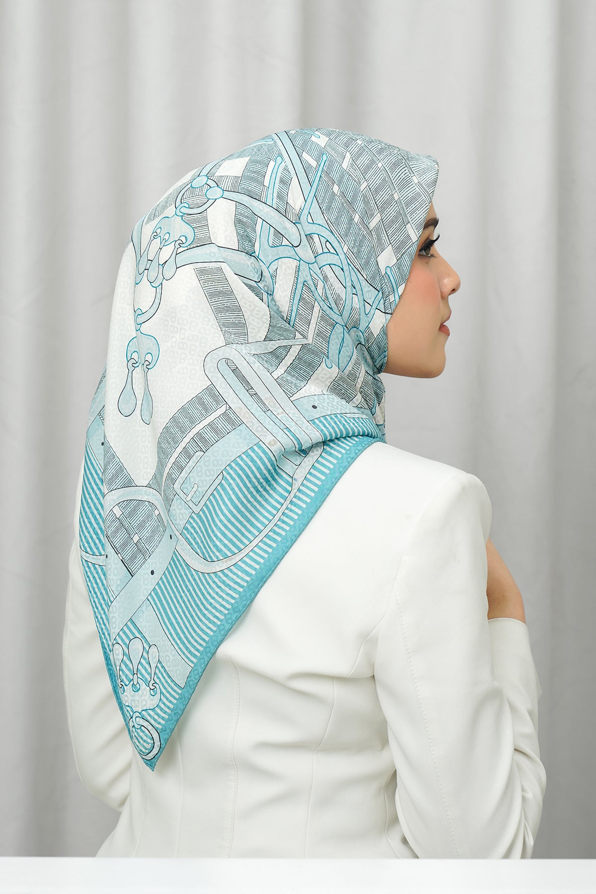 Silk Jacquard Square - Saddle Vanilla & Blue