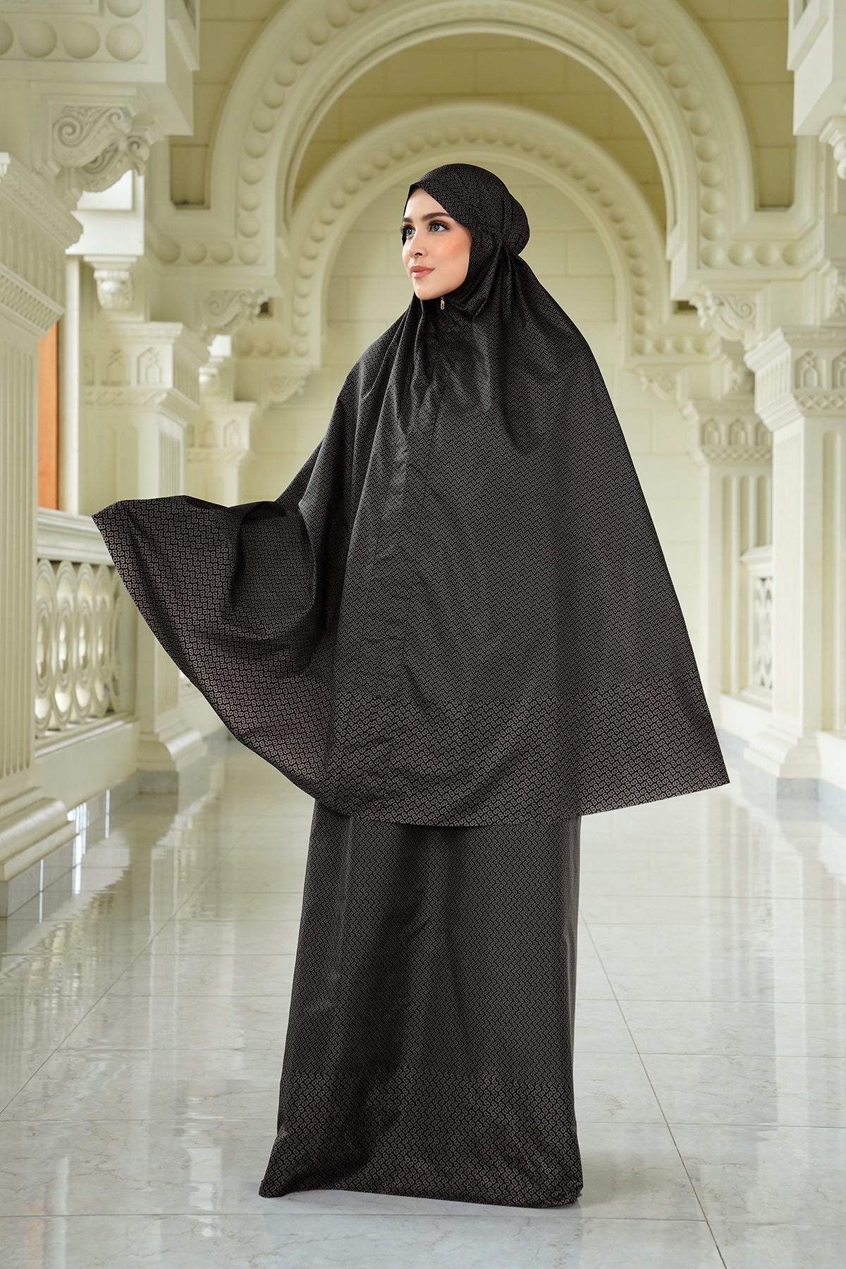 Tapis de Fleur Capsule Prayer Robe - Black