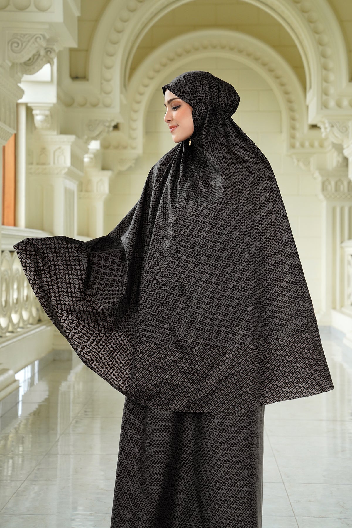 Tapis de Fleur Capsule Prayer Robe - Black