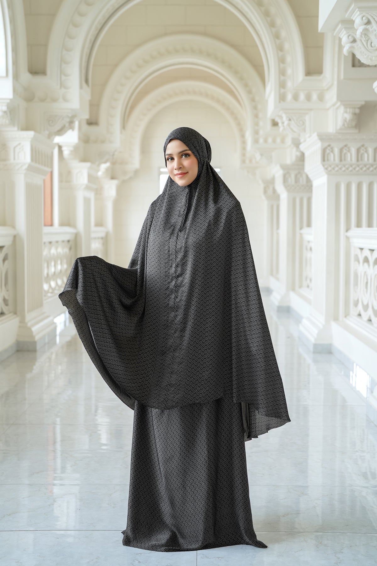 Tapis Prayer Robe - Jet Black