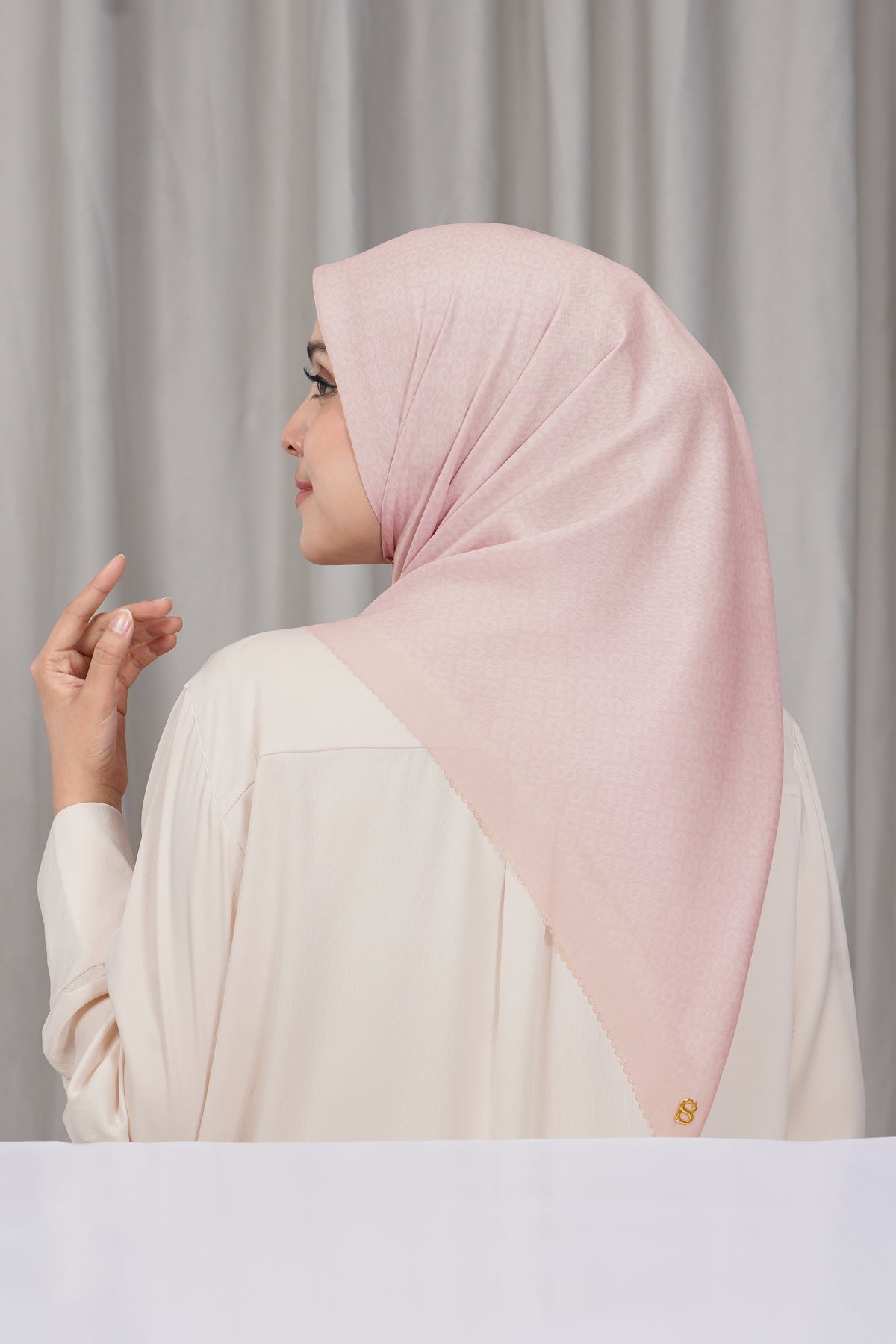 Tapis Square - Rose Water