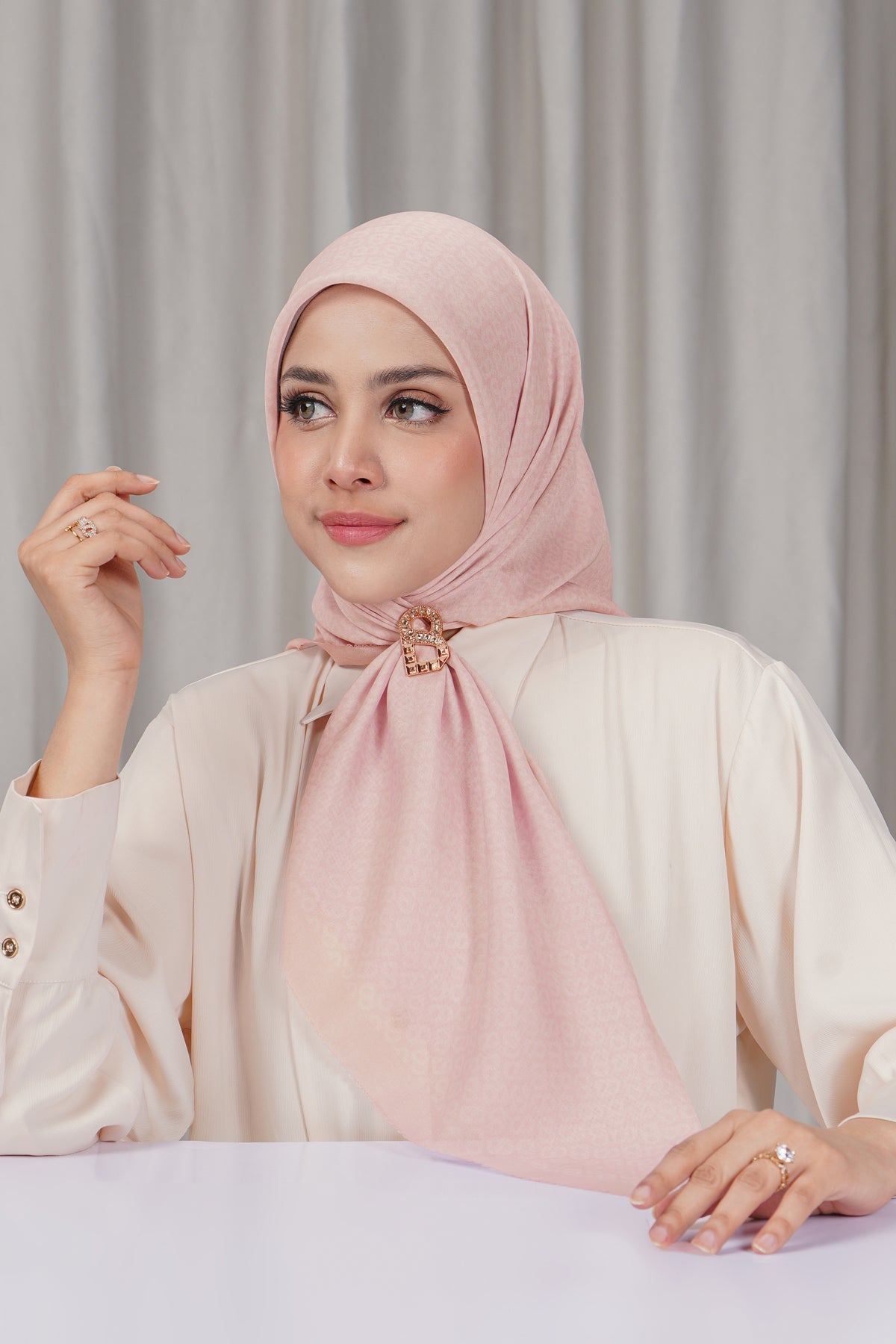 Tapis Square - Rose Water