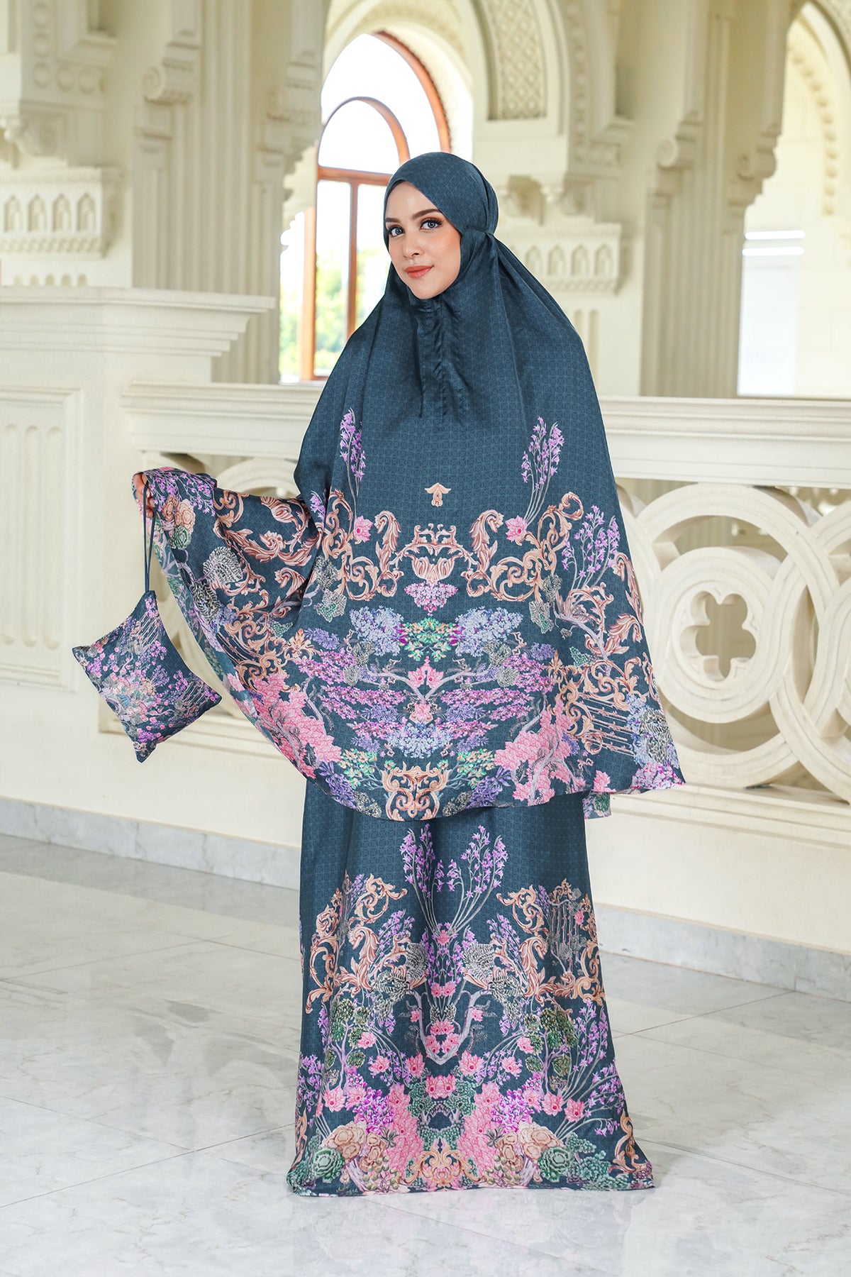 The Palace Prayer Robe - Splendor