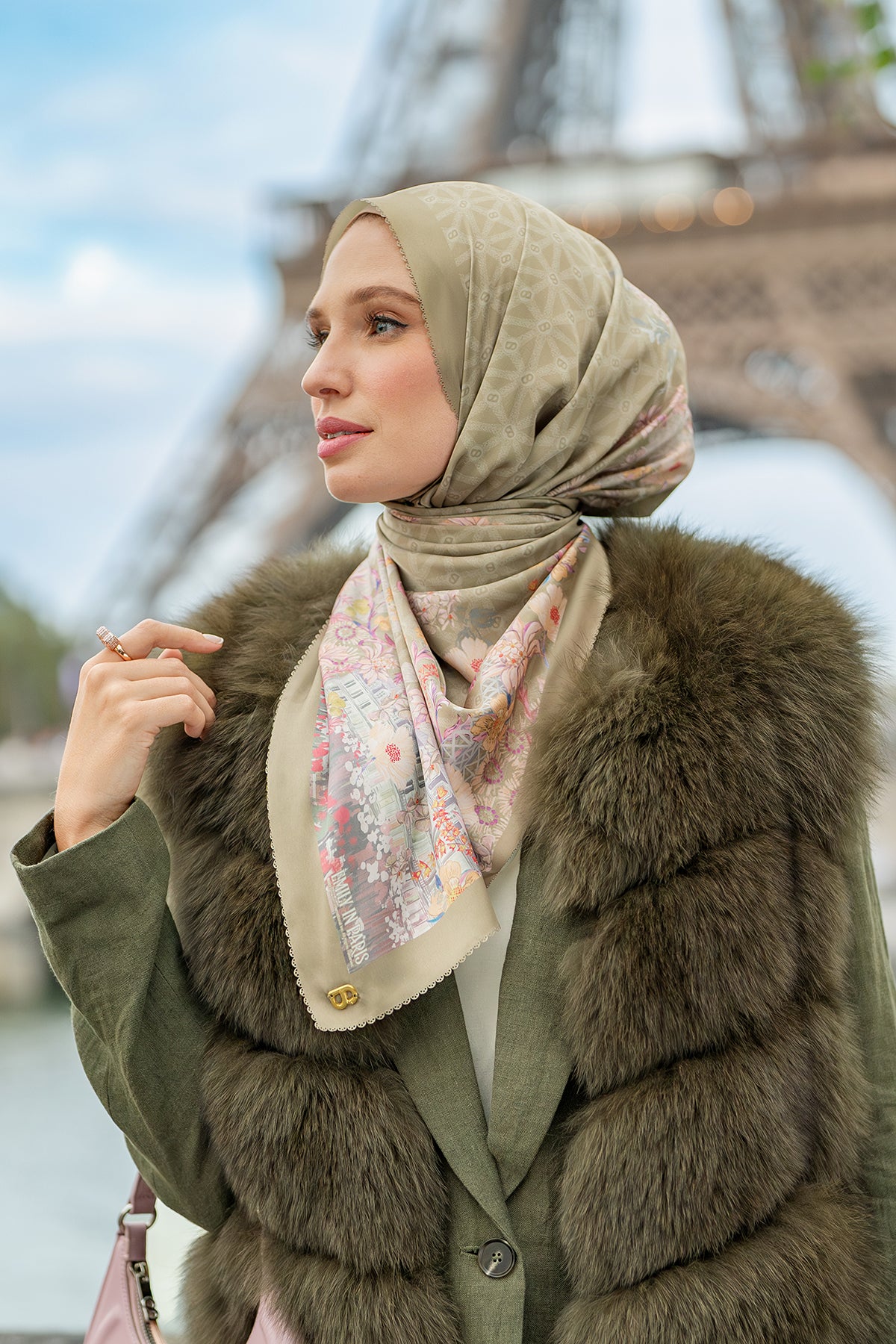 The Parisian 2.0 Satin Shawl - Feuille