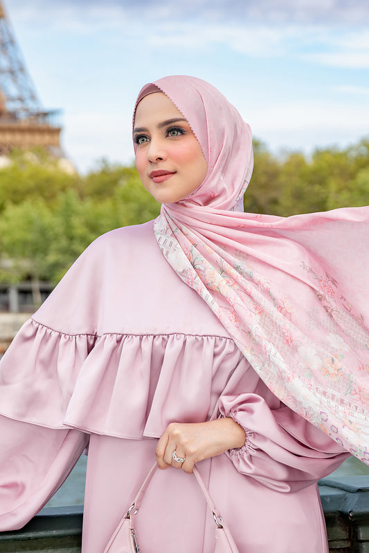 The Parisian 2.0 Satin Shawl - Fraise