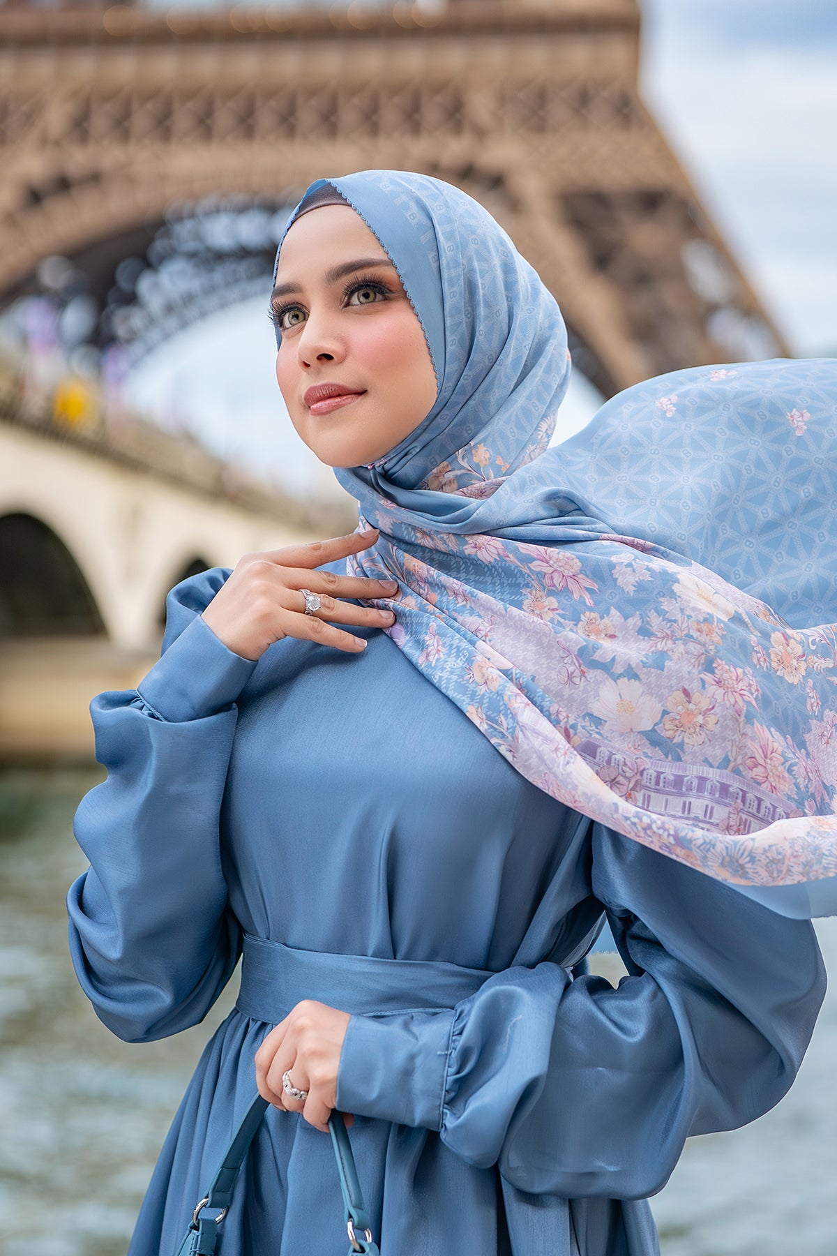 The Parisian 2.0 Satin Shawl - Jean