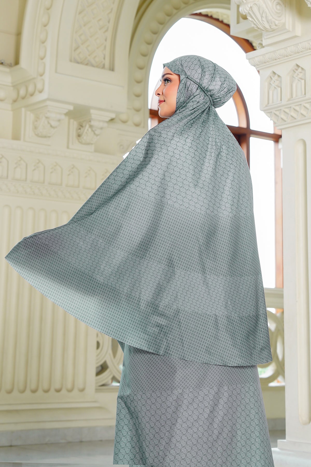 Wicker Capsule Prayer Robe - Green Bay