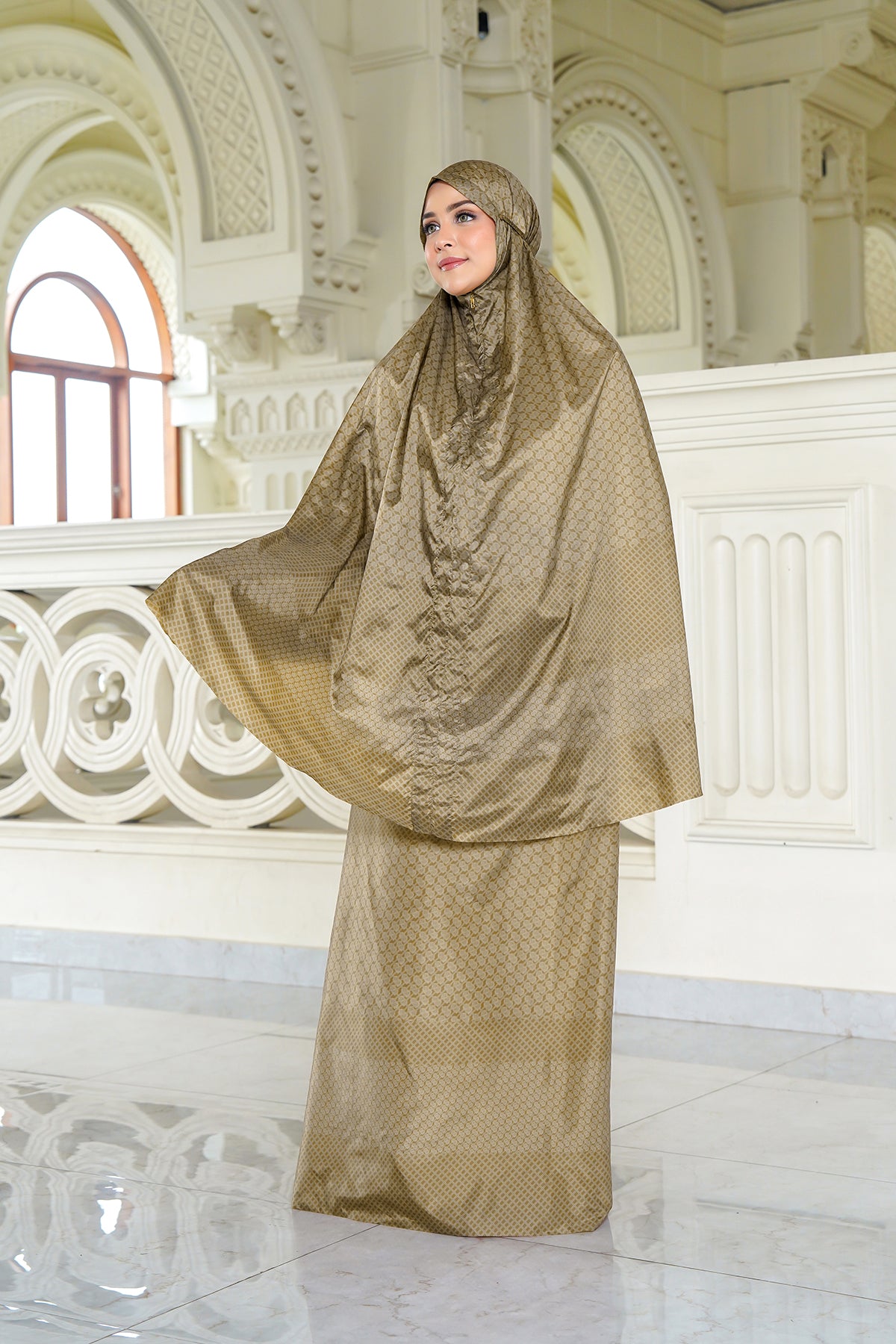 Wicker Capsule Prayer Robe - Olive