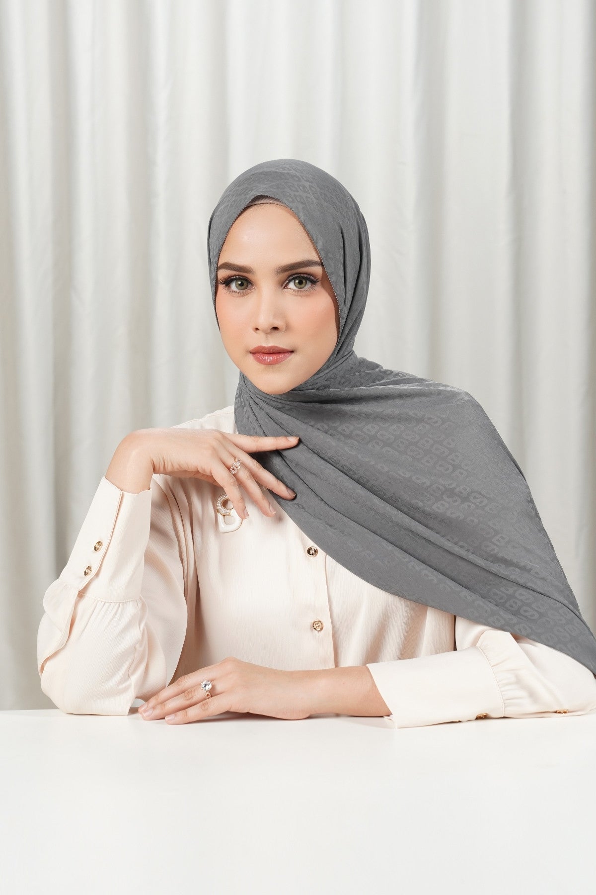 Tapis Satin Jacquard Shawl - Charcoal Gray