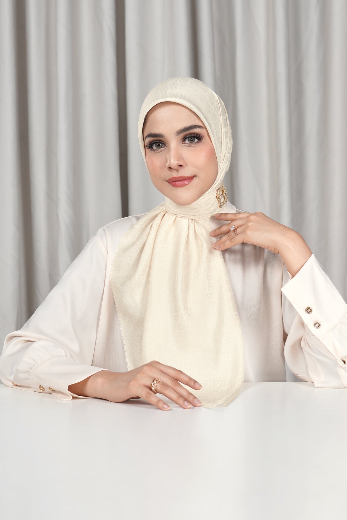 Everyday Tapis Embossed 2.0 - Antique White