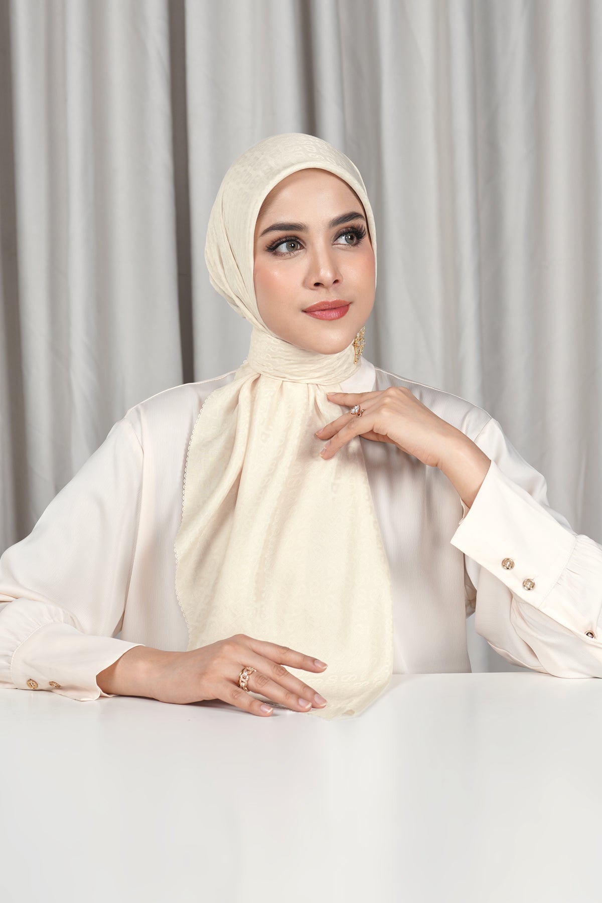 Everyday Tapis Embossed 2.0 - Antique White