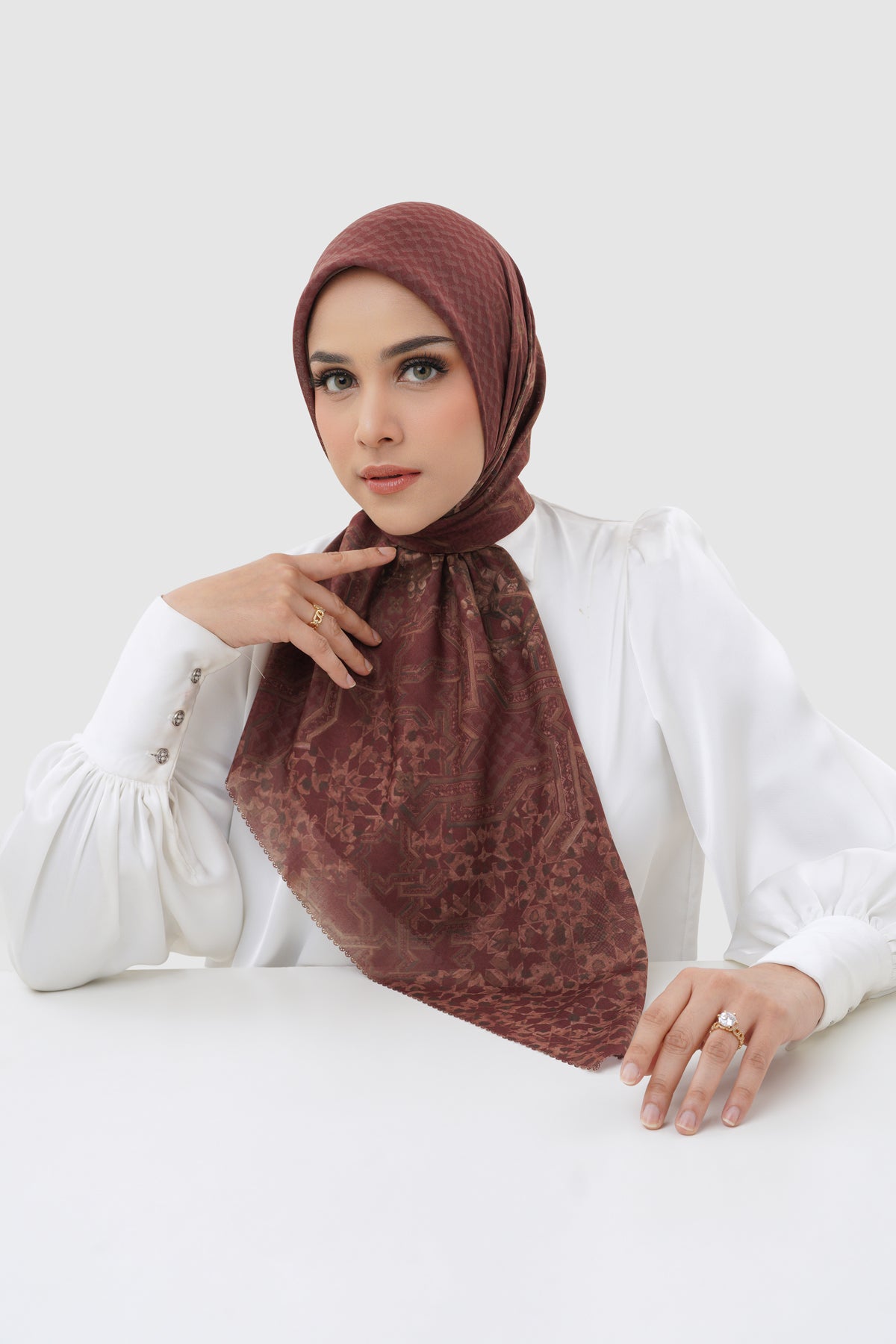 Haramain 2 Satin Square - Oud Red
