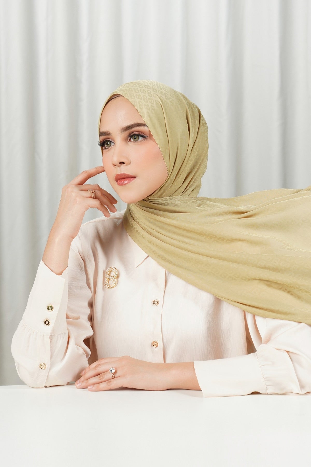 Tapis Satin Jacquard Shawl - Khaki