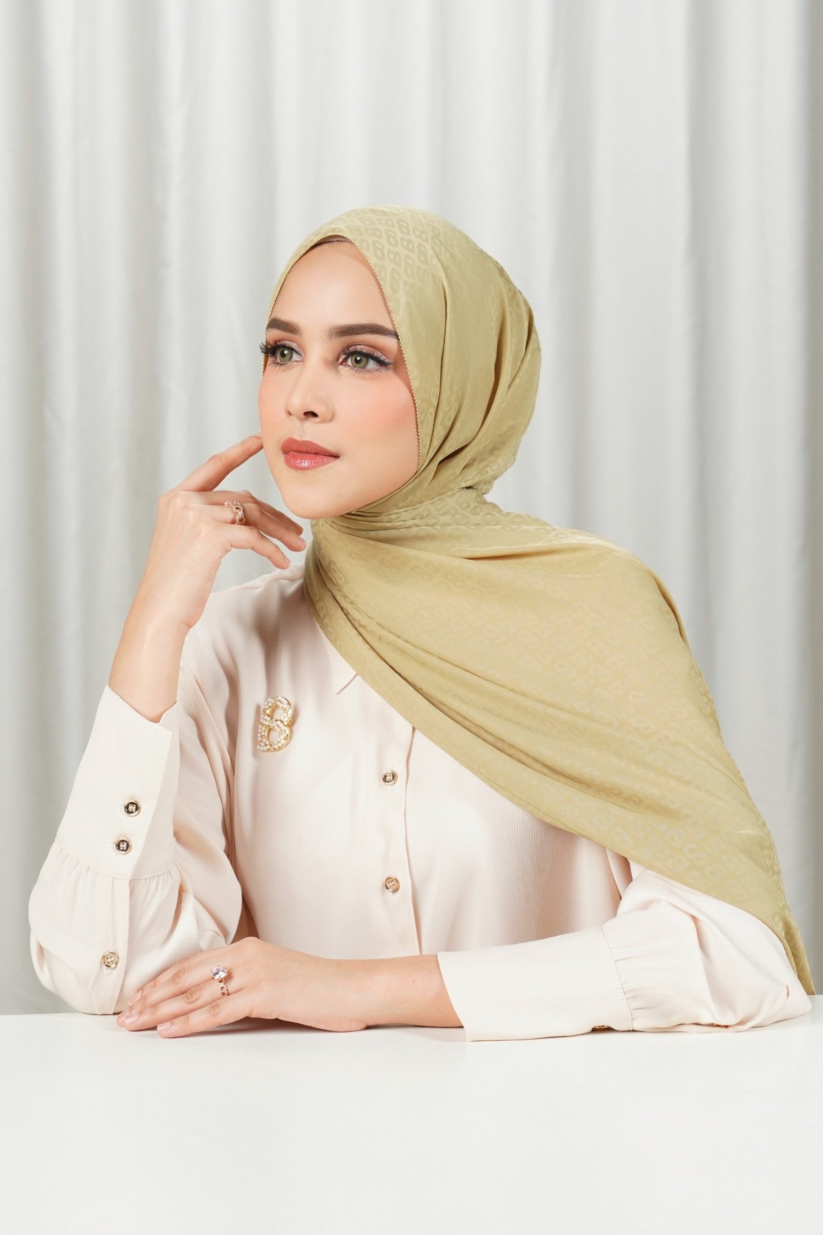 Tapis Satin Jacquard Shawl - Khaki