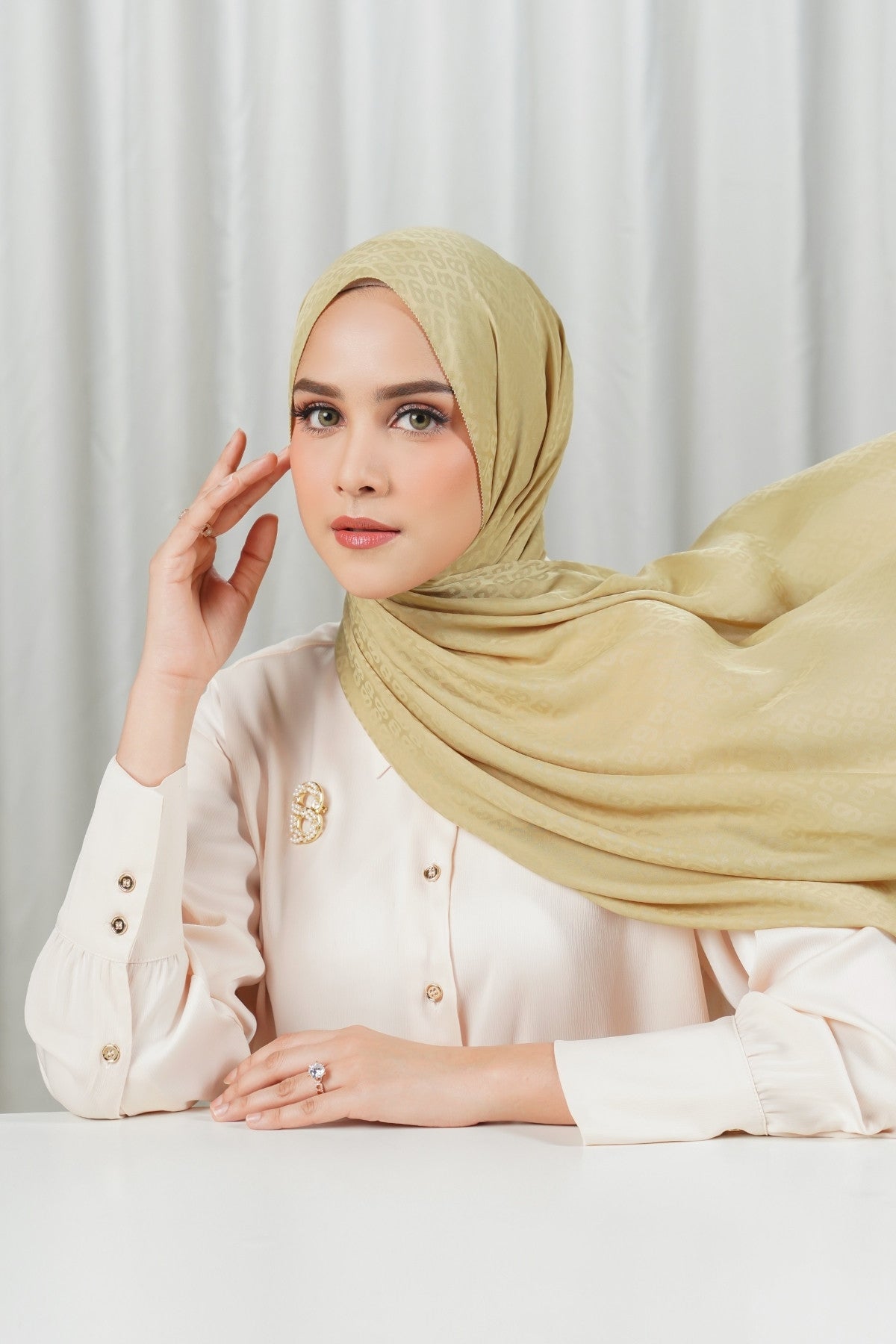 Tapis Satin Jacquard Shawl - Khaki