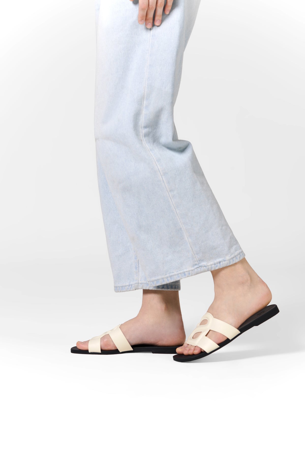 Kefi Slide Sandal - White Black