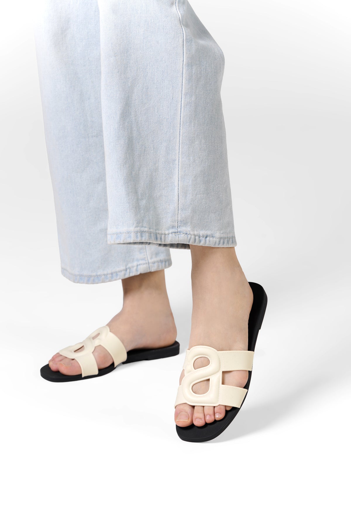 Kefi Slide Sandal - White Black