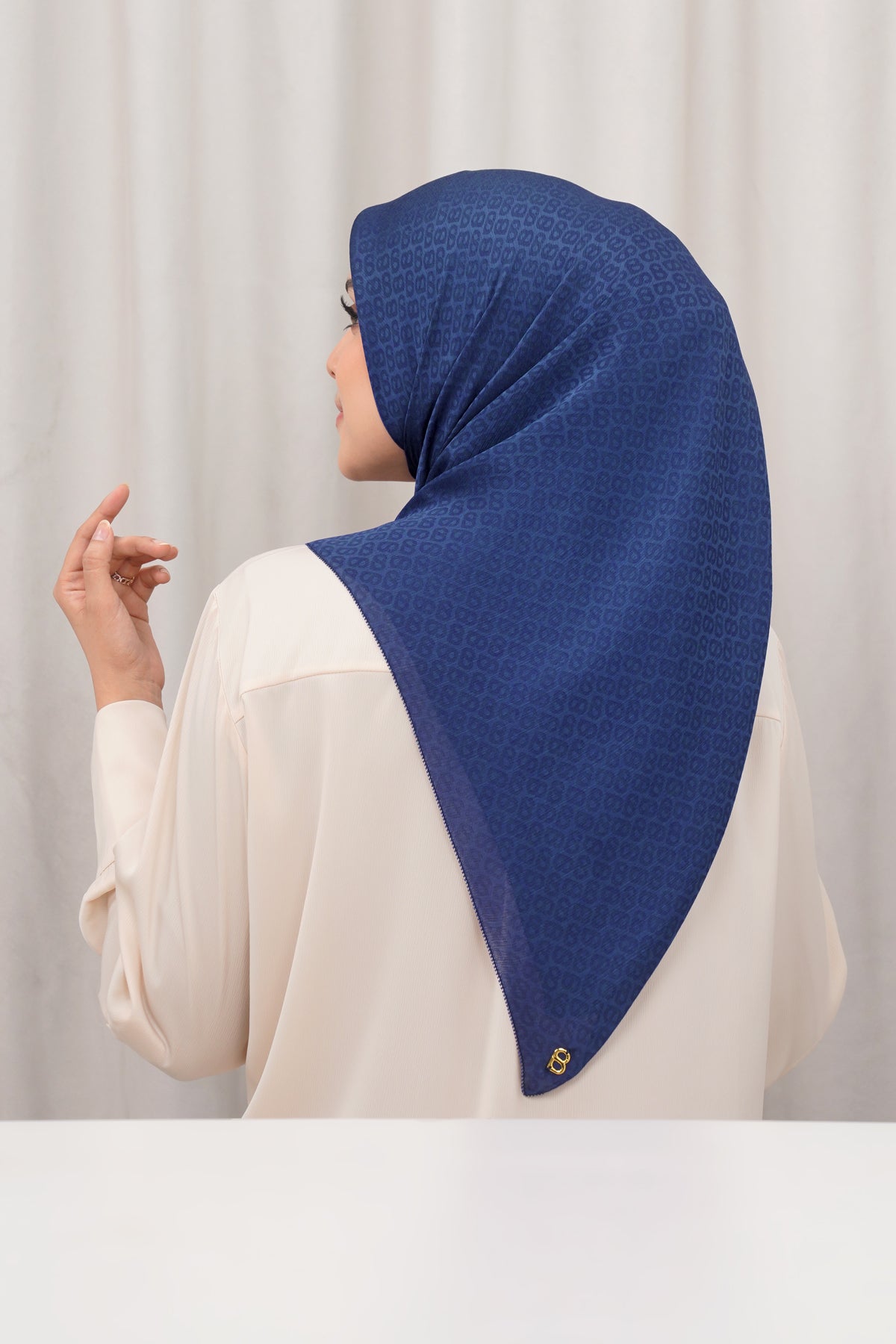 Kelly Jacquard Square - Blue Ribbon