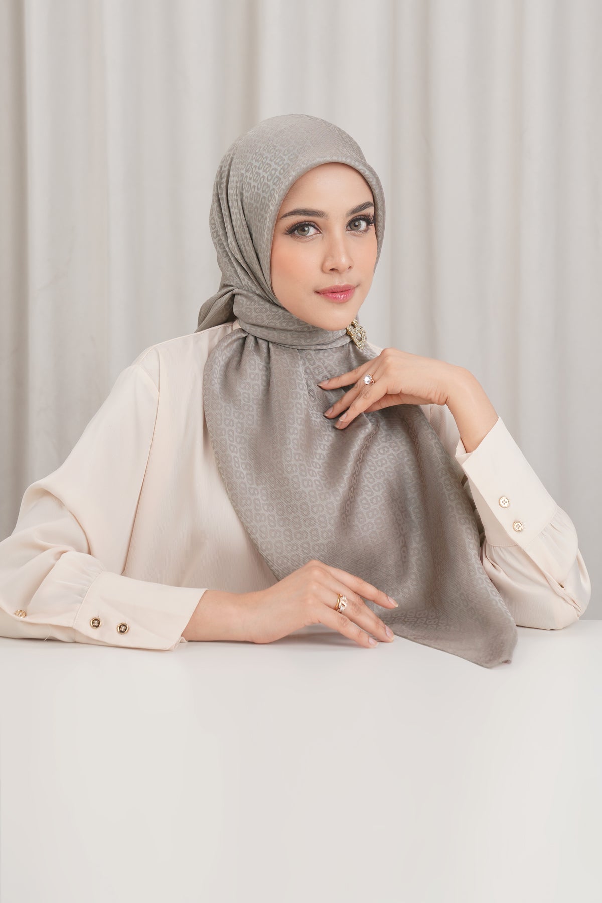 Kelly Jacquard Square - Humus