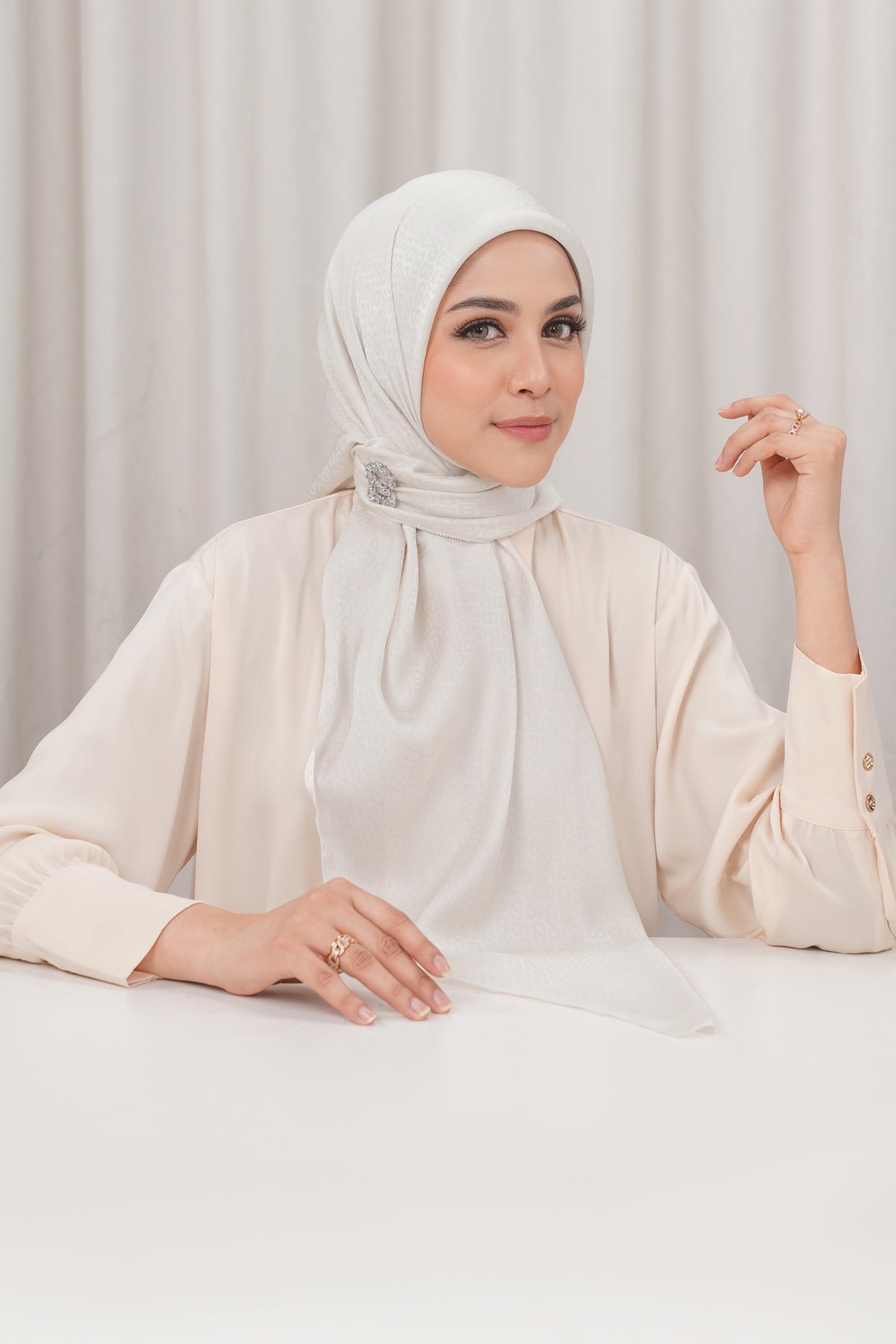 Kelly Jacquard Square - Oatmeal