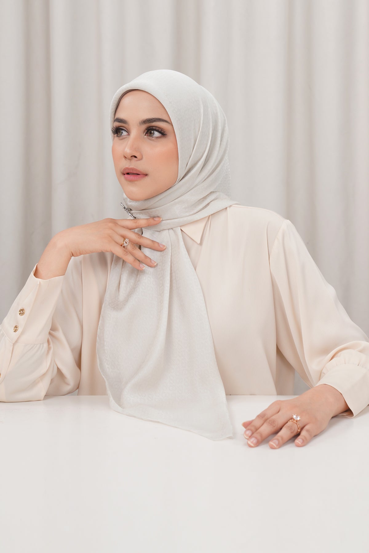 Kelly Jacquard Square - Oatmeal